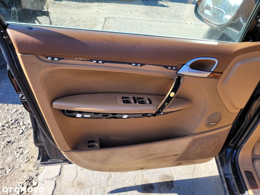 PORSCHE CAYENNE 955 fotel fotele kanapa deska kokpit podsufitka boczek boczki klamka podłokietnik licznik - 5