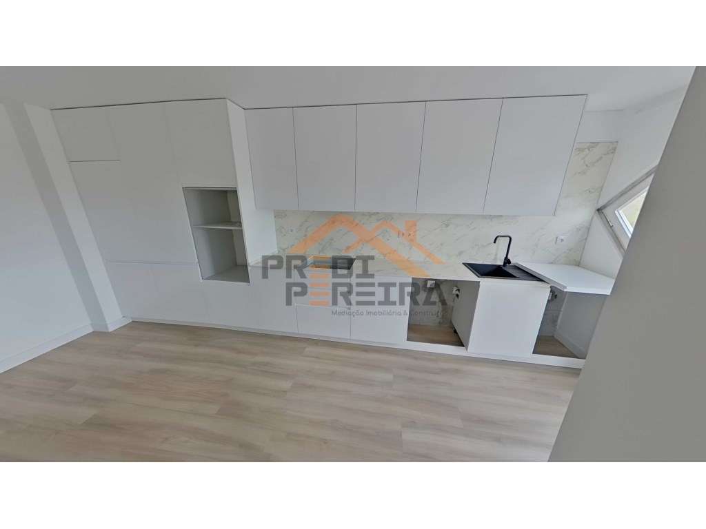 T3 remodelado, com varanda fechada, situado na Quinta do Pinheiro, ... - Grande imagem: 5/24