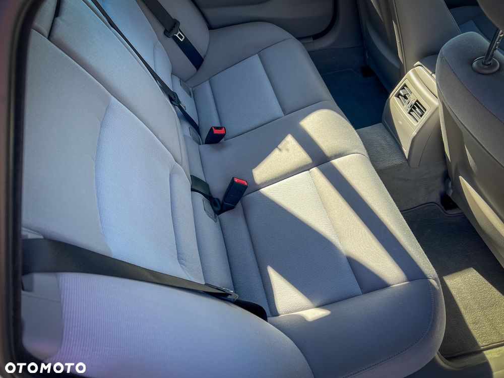 BMW Seria 3 318i Touring - 8