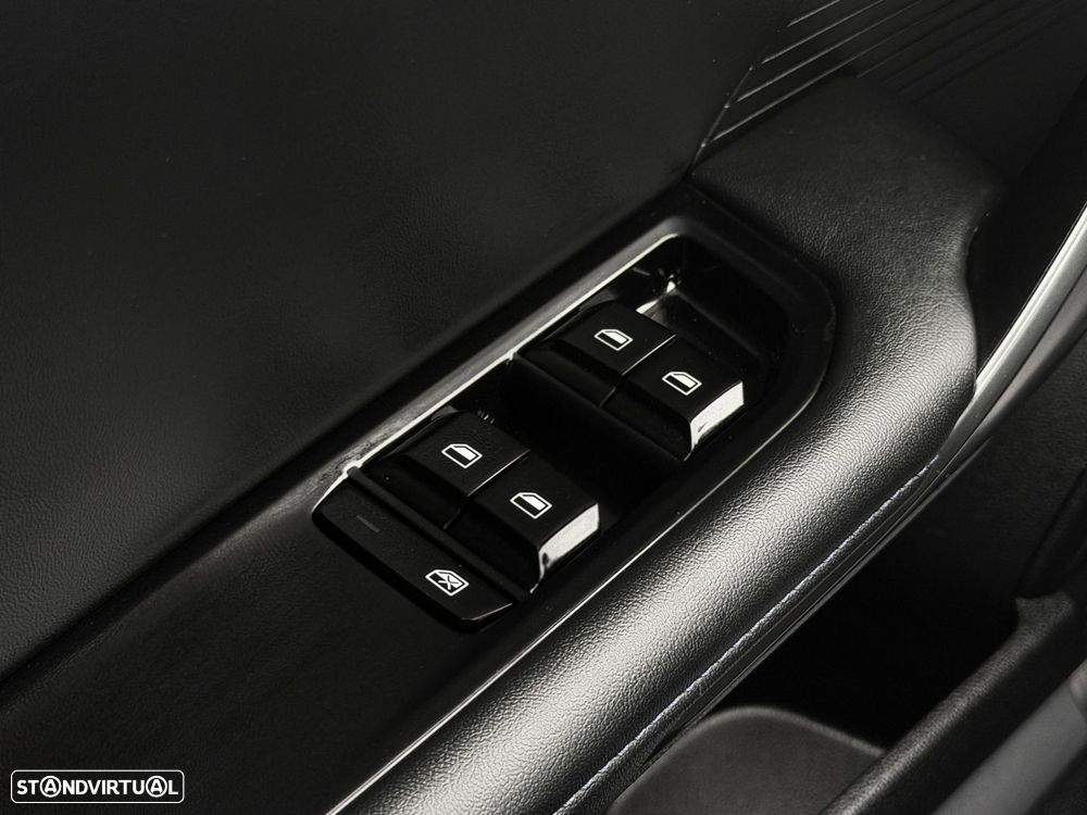MG MG4 64 kWh Luxury - 31