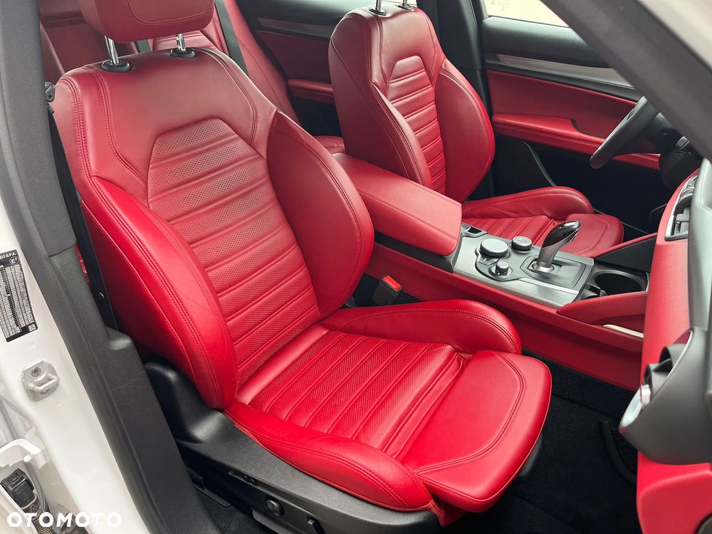 Alfa Romeo Stelvio - 15