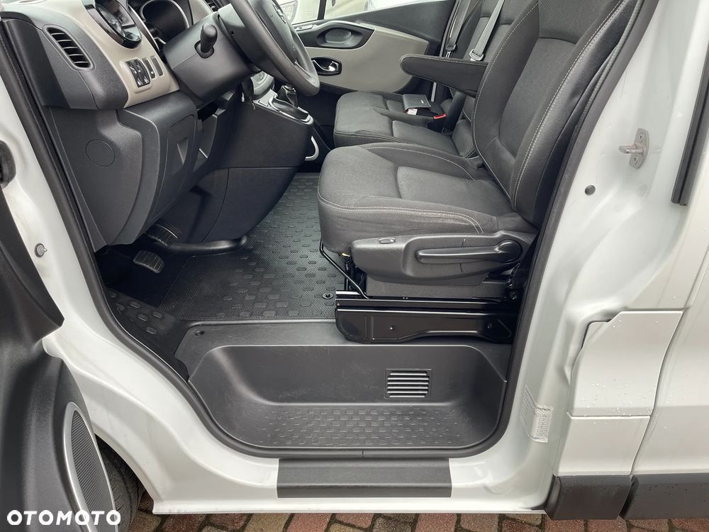Nissan NV300 Trafic Vivaro 9-OSOBOWY - 19