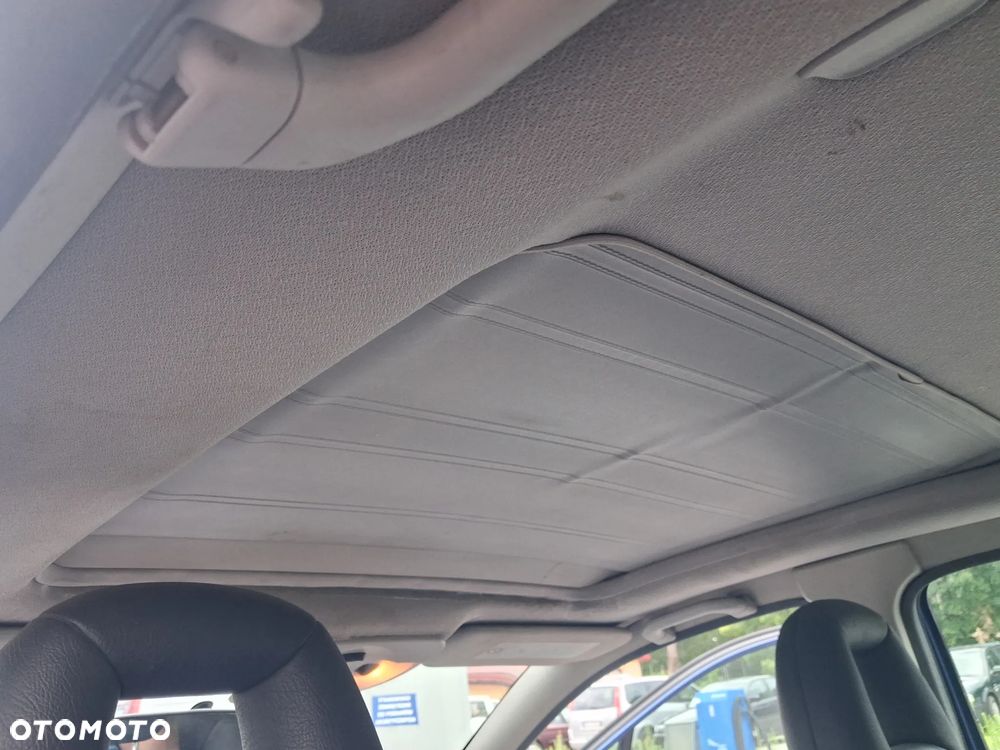 Mercedes A160 ELCH A klasa W168 silnik 1.6 Benzyna 166.930 skrzynia biegów drzwi klapa maska zderzak błotnik lakier 933 Tiefseeblau / Deep Sea Blue alternator listwa wtryskowa przepustnica przepływomierz alternator maglownica wahacz pompa wspomagania sprężarka klimatyzacji cewka wentylator sterownik stacyjka moduł silniczek panel przewód wiązka radio fotel fotele tapicerka skórzana skóra boczek podłokietnik szyba zwrotnica EGR chłodnica pas wzmocnienie lusterko lampa reflektor tłumik wydech halogen hak holowniczy klamka belka sanki mcperson amortyzator sprężyna felga zwrotnica blenda mikrostyk kierownica mechanizm zamek zacisk hamulcowy jarzmo klamka włącznik schowek lewarek wybierak osłona łapa poduszka zbiorniczek rura manetki kolektor pompa ABS sprzęgło konsola tunel kratki nawiewu skóra szyberdach NA CZĘŚCI - 15