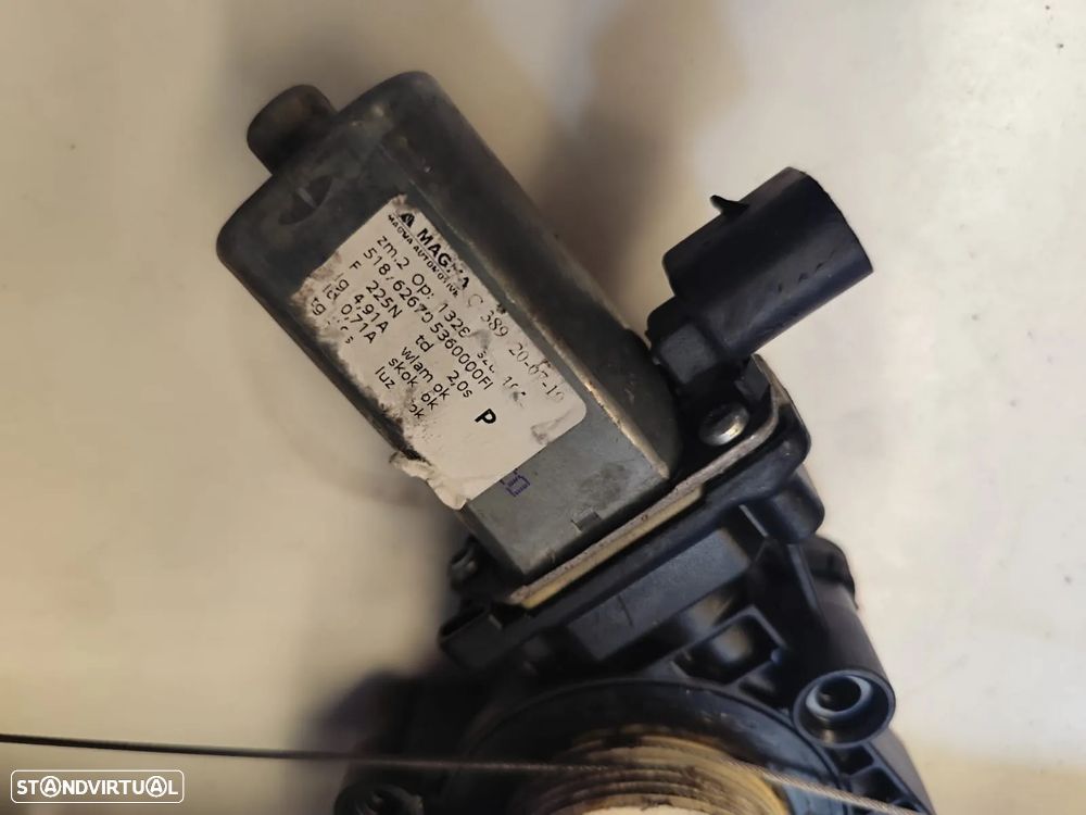 FIAT 500 ELEVADOR DIREITO - E052 - 3