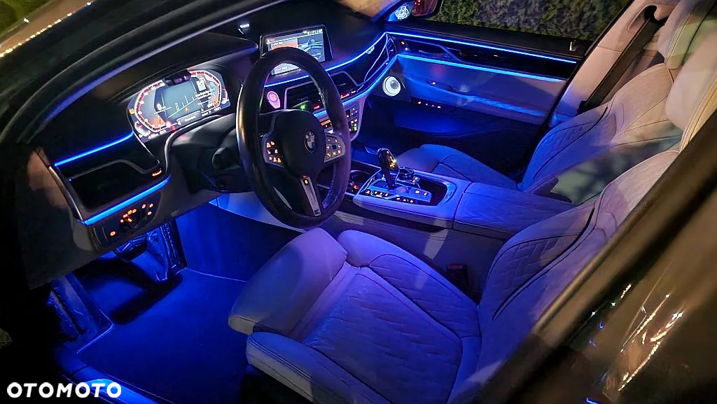 BMW Seria 7 750i xDrive sport - 34