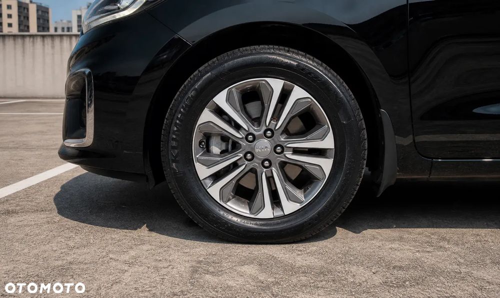 Kia Carnival - 6