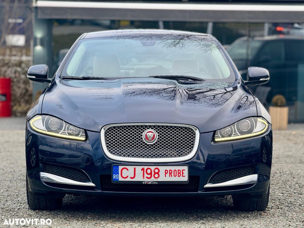 Jaguar XF 2.2D - 8