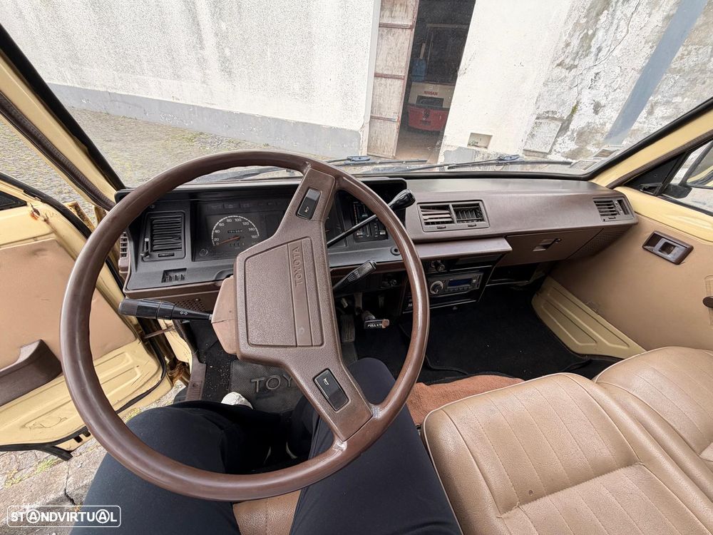 Toyota HiAce - 7