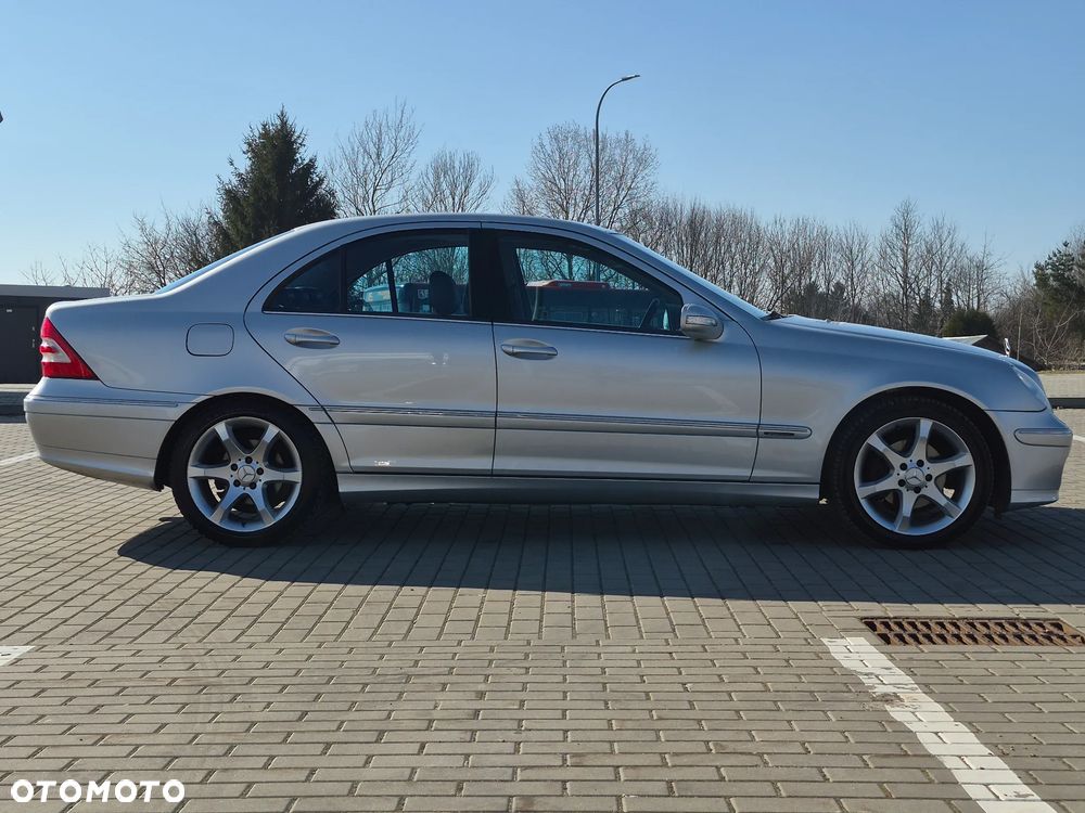 Mercedes-Benz Klasa C 180 Kompressor Automatik Elegance Sport Edition - 4