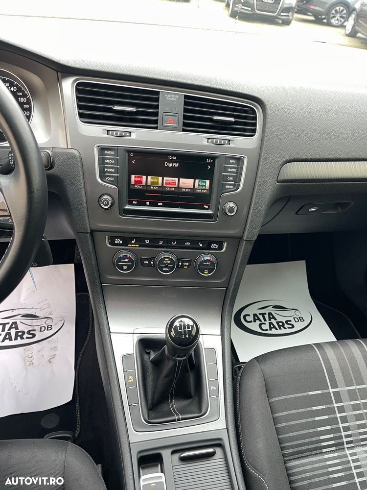 Volkswagen Golf 1.2 TSI BMT Comfortline - 32