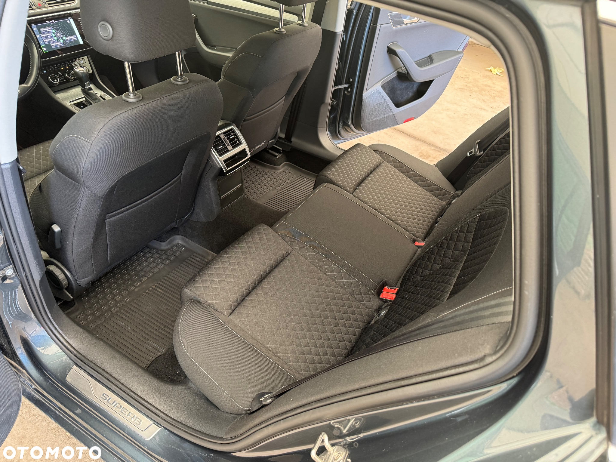 Skoda Superb 2.0 TDI DSG Ambition - 29