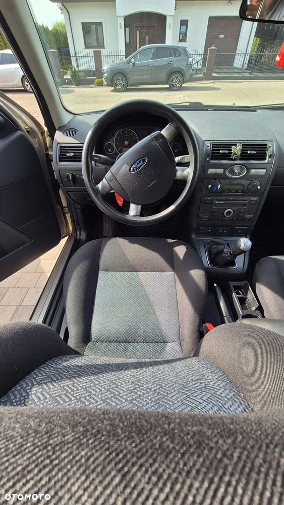 Ford Mondeo 1.8 Ghia - 9