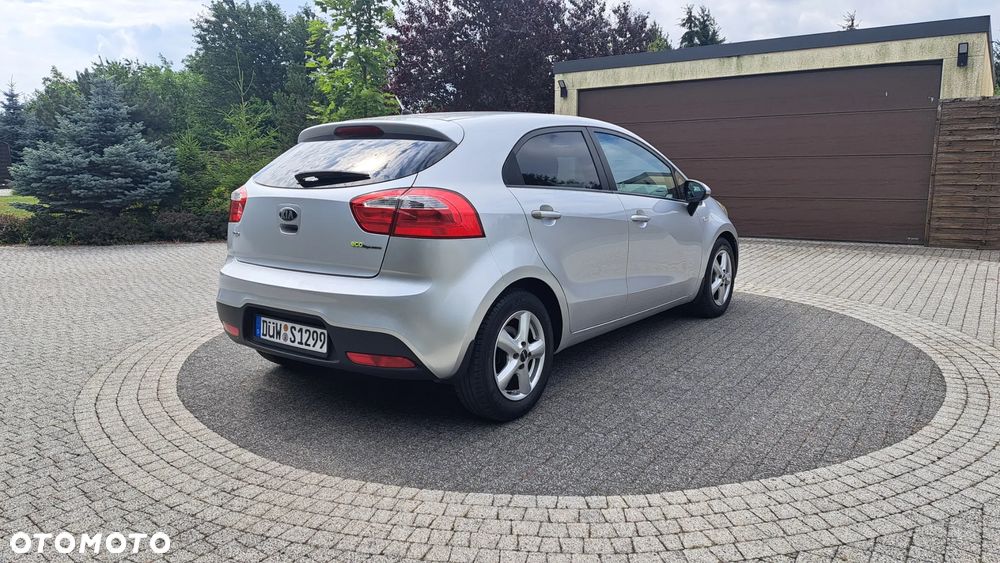 Kia Rio 1.2 Fifa World Cup Edition - 6