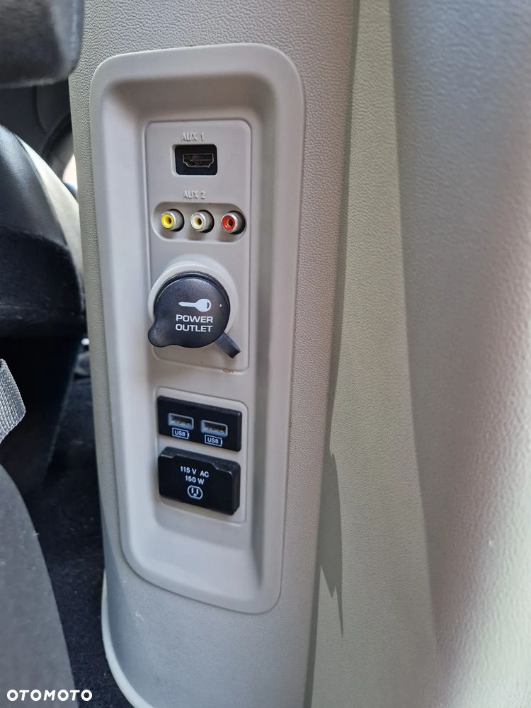 Chrysler Town & Country 3.6 Limited - 8