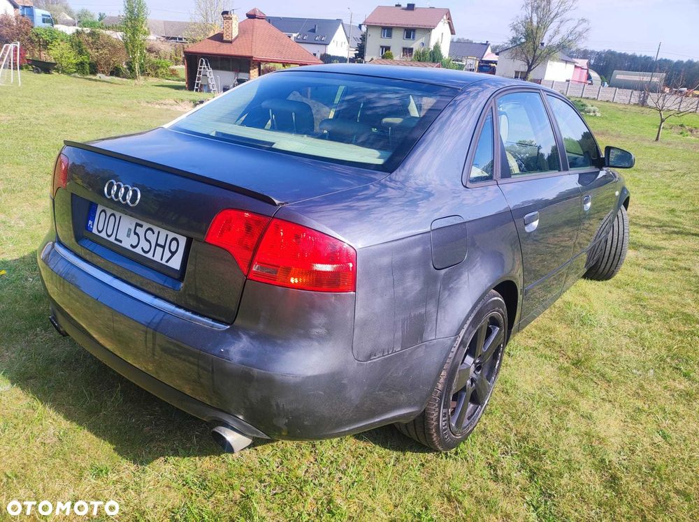 Audi A4 Limousine - 5