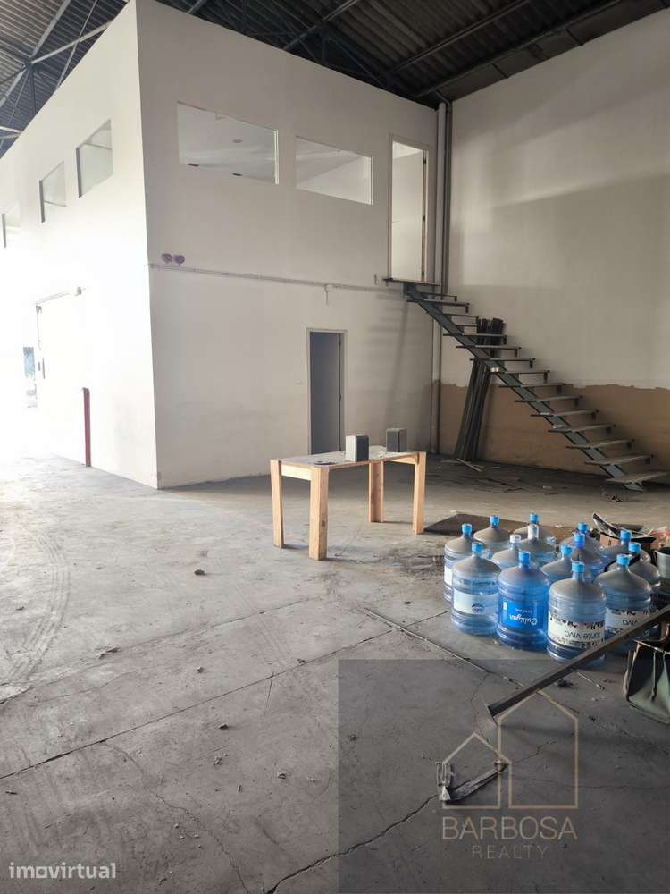 Armazém 2 frentes c/ 1400m2 - portões TIR, logradouros enormes comuns - Grande imagem: 4/31