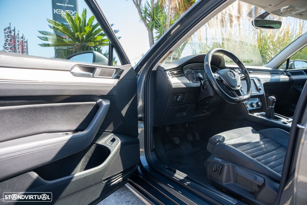 VW Passat Variant 1.6 TDI Highline - 17