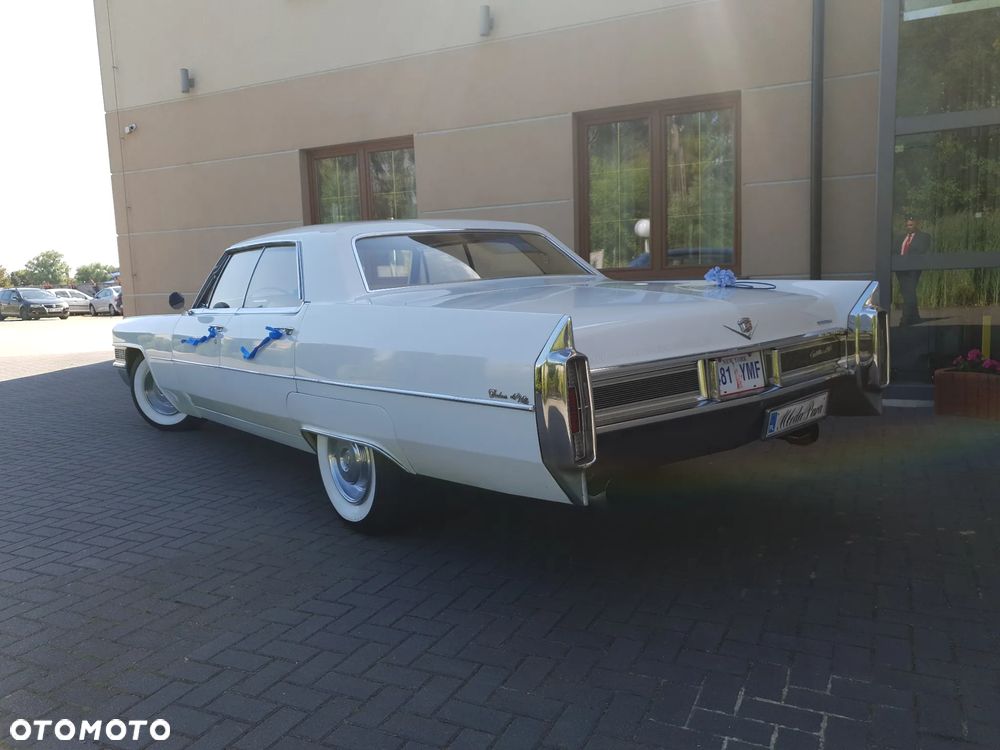 Cadillac Deville - 24