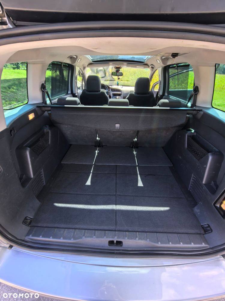 Peugeot 5008 2.0 HDi Premium + - 35