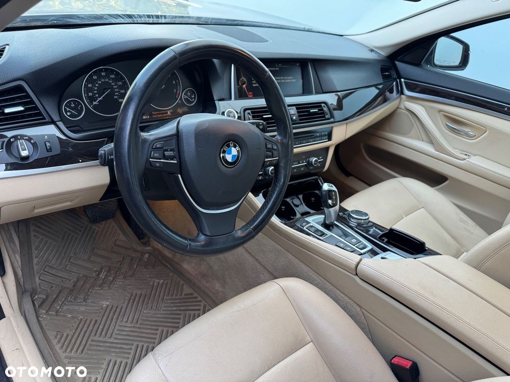 BMW Seria 5 528i xDrive Luxury Line - 13