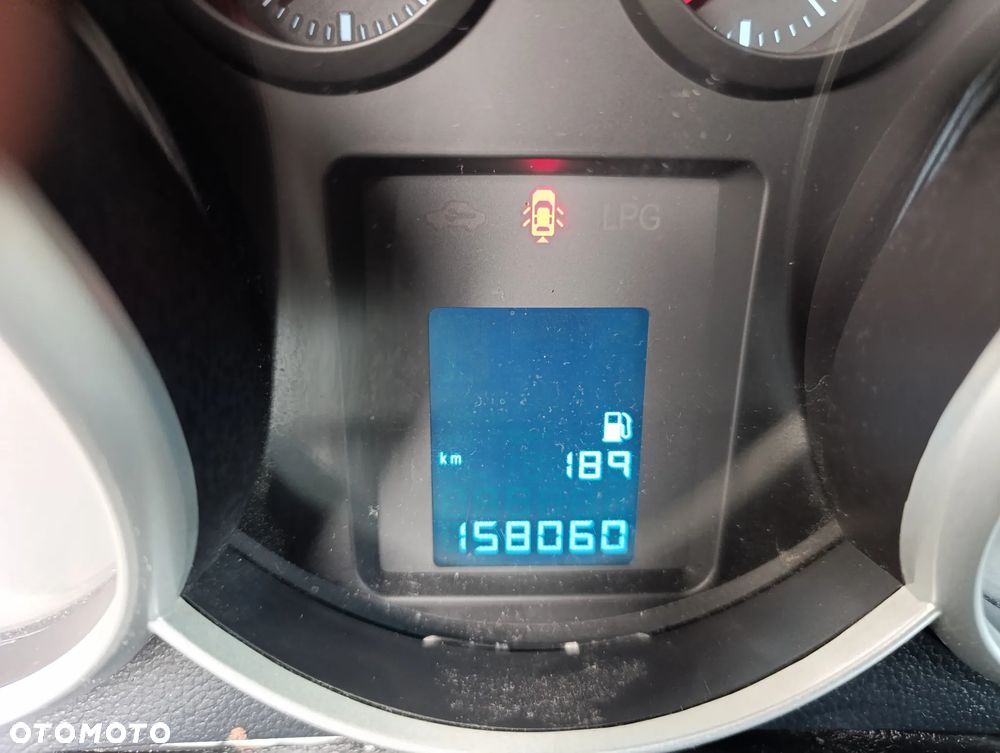 Chevrolet Cruze 1.6 LS - 28