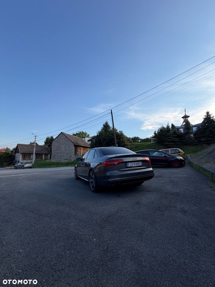 Audi A4 Limousine - 11