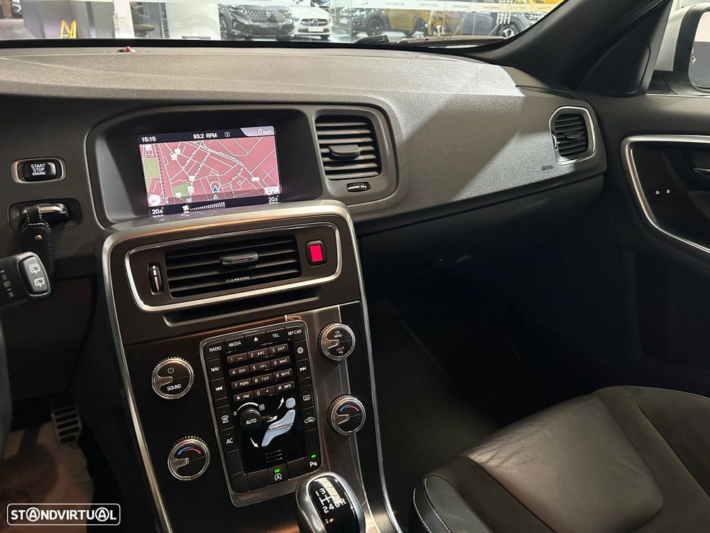 Volvo V60 2.0 D3 R-Design - 28