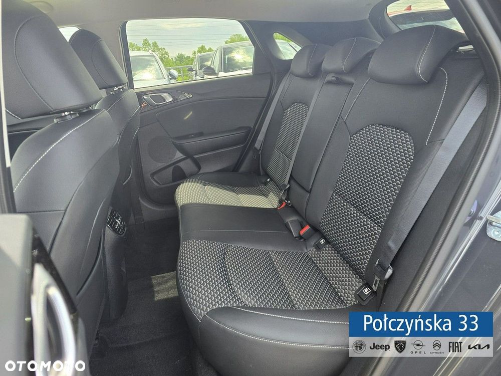Kia Ceed - 11