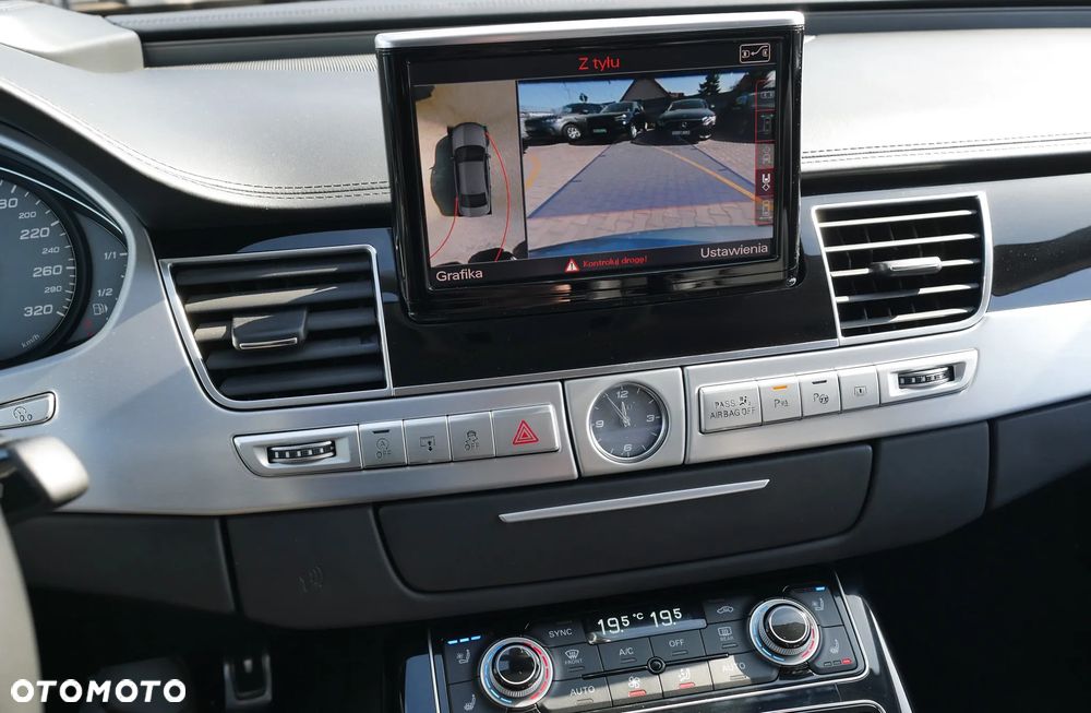 Audi S8 Plus - 12