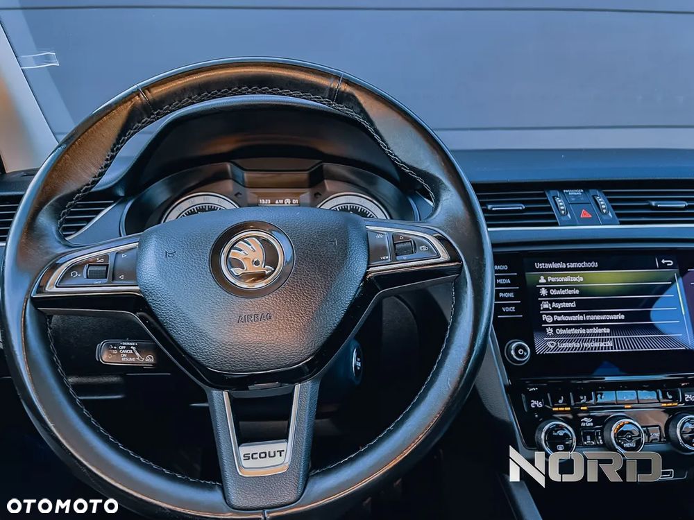 Skoda Octavia Combi 2.0 TDI 4x4 DSG Scout - 13