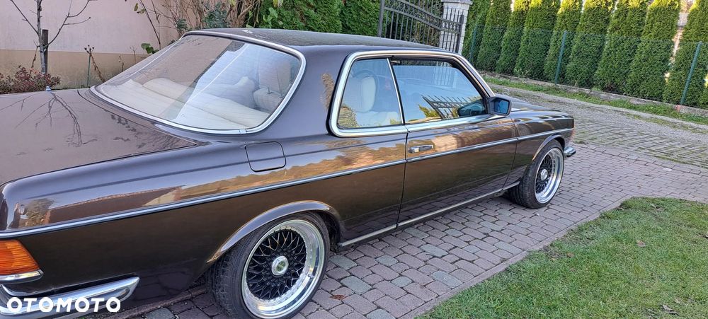 Mercedes-Benz W123 - 4