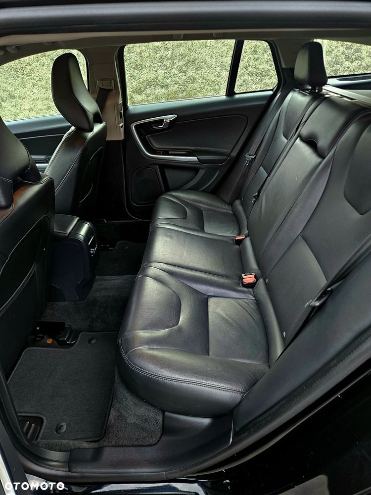 Volvo V60 D4 Drive-E Momentum - 23