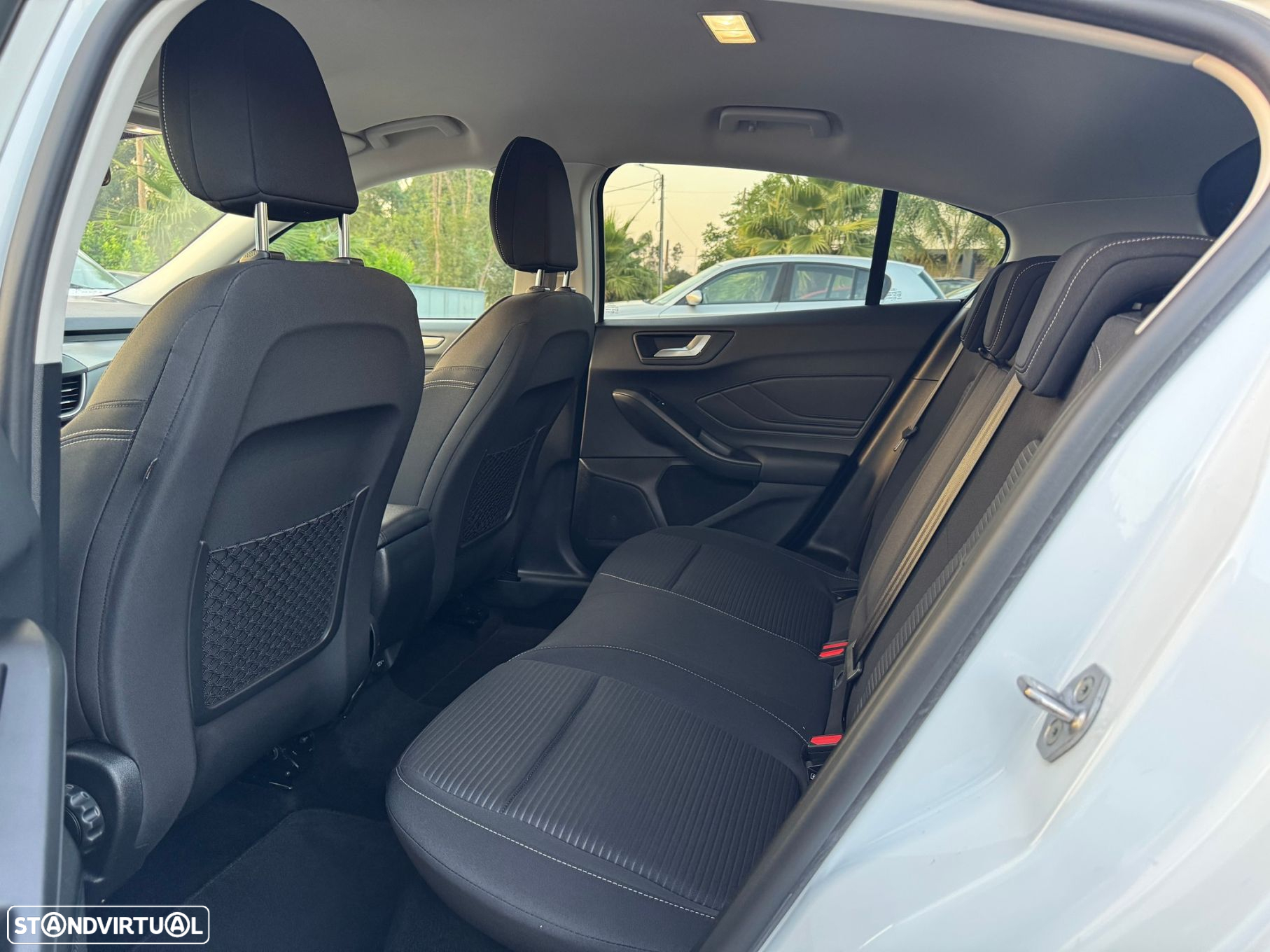 Ford Focus 1.5 TDCi EcoBlue Titanium - 28