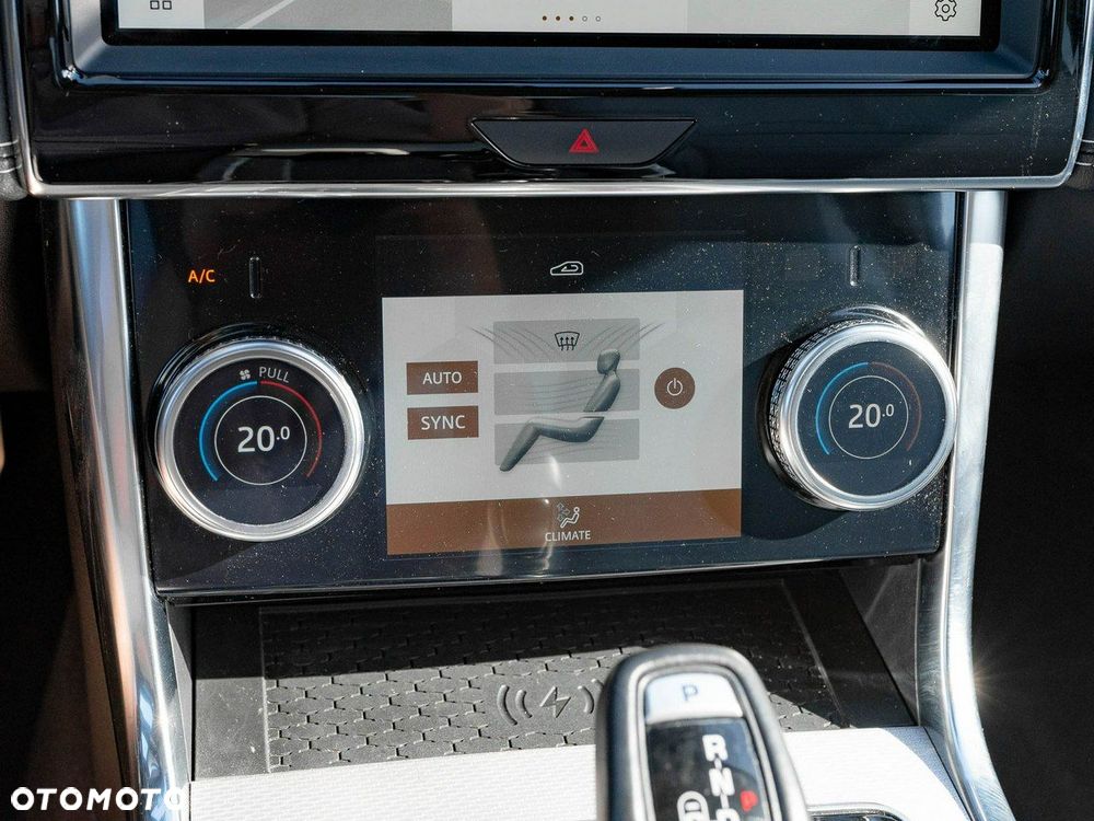 Jaguar XE 2.0 P250 R-Dynamic Black - 20