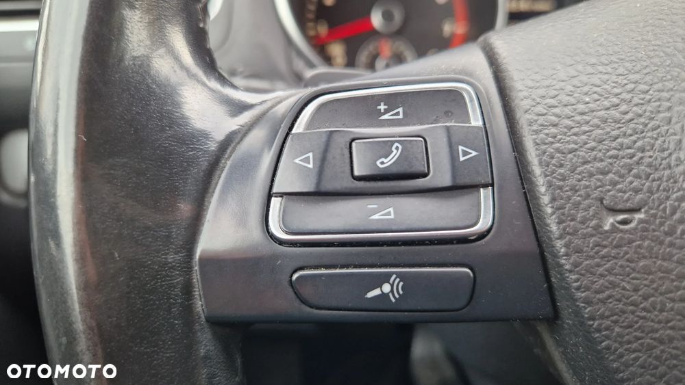 Volkswagen Golf VI 1.6 Highline DSG - 17