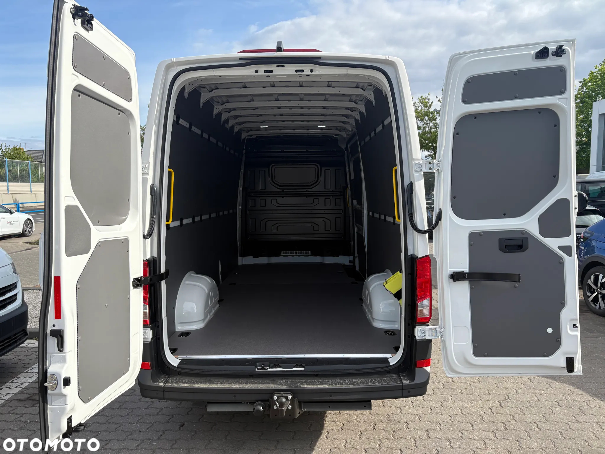 Volkswagen Crafter Furgon Z hakiem - 9