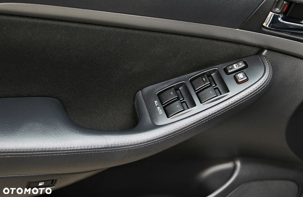 Toyota Avensis 1.8 VVT-i Sol Premium - 14