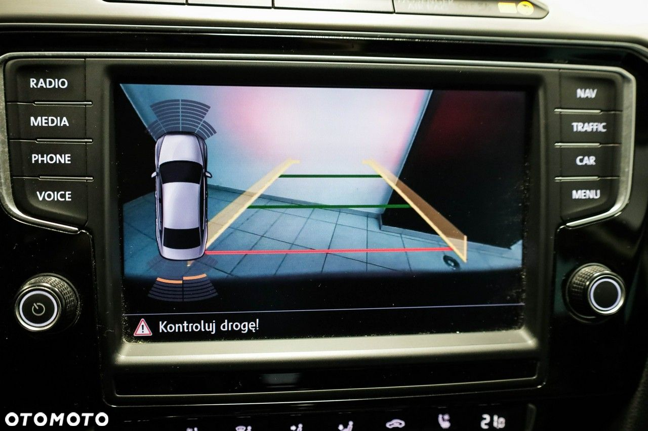 Volkswagen Passat - 21
