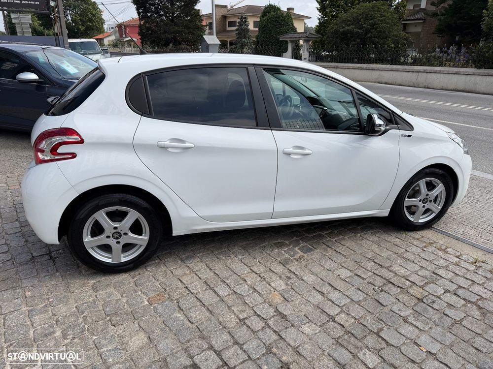 Peugeot 208 82 VTI Style — fotografia 11