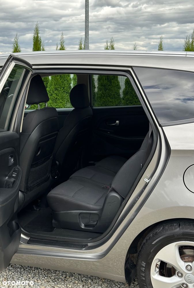 Kia Carens 1.7 CRDi Vision - 14