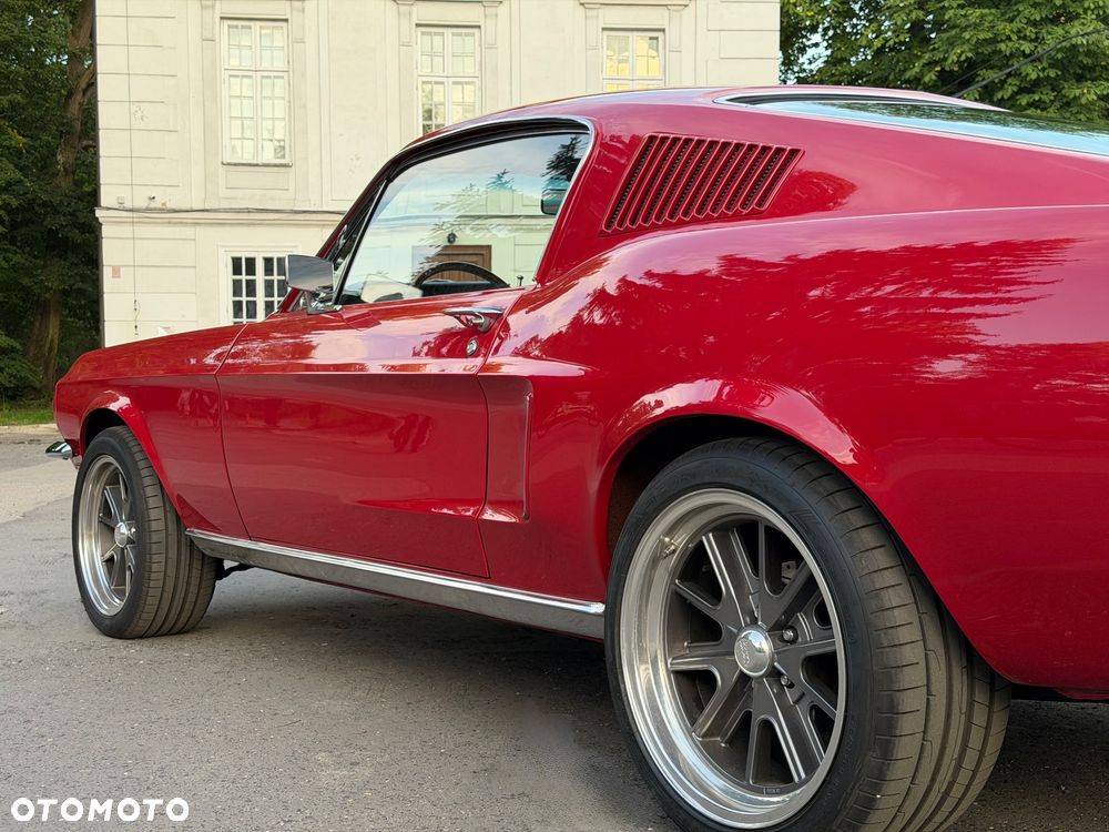 Ford Mustang - 8
