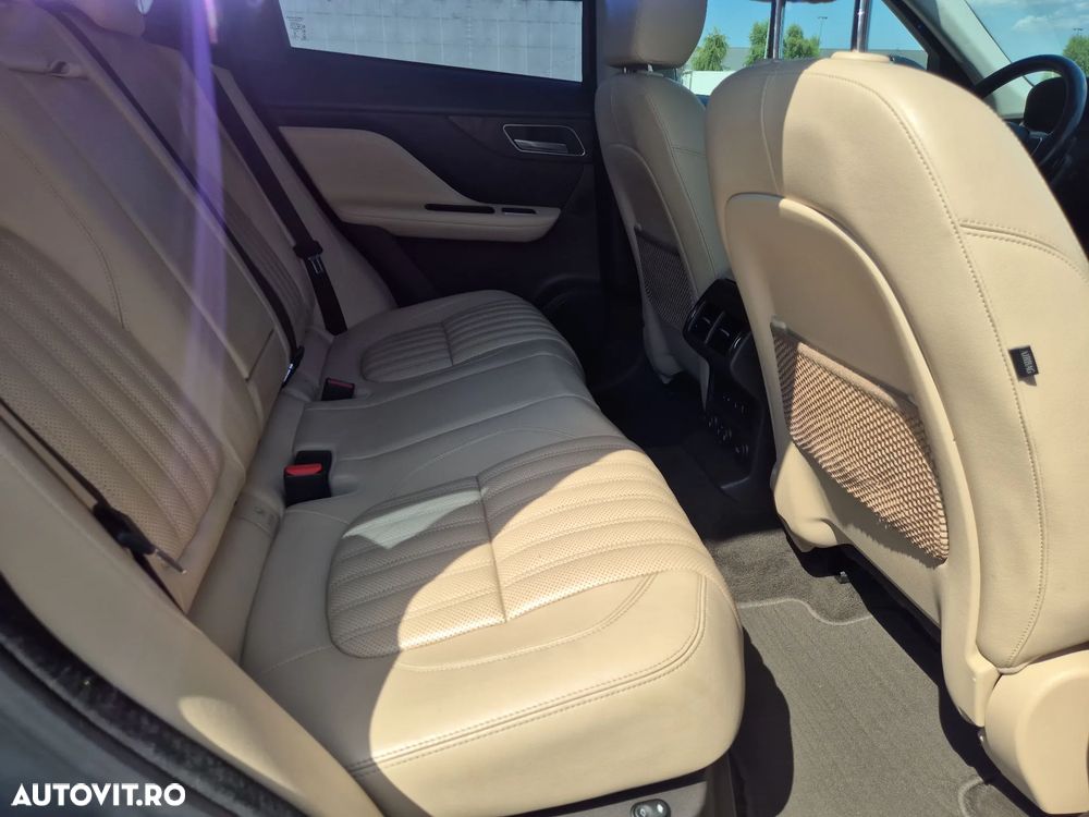 Jaguar F-Pace 20d AWD Portfolio - 24