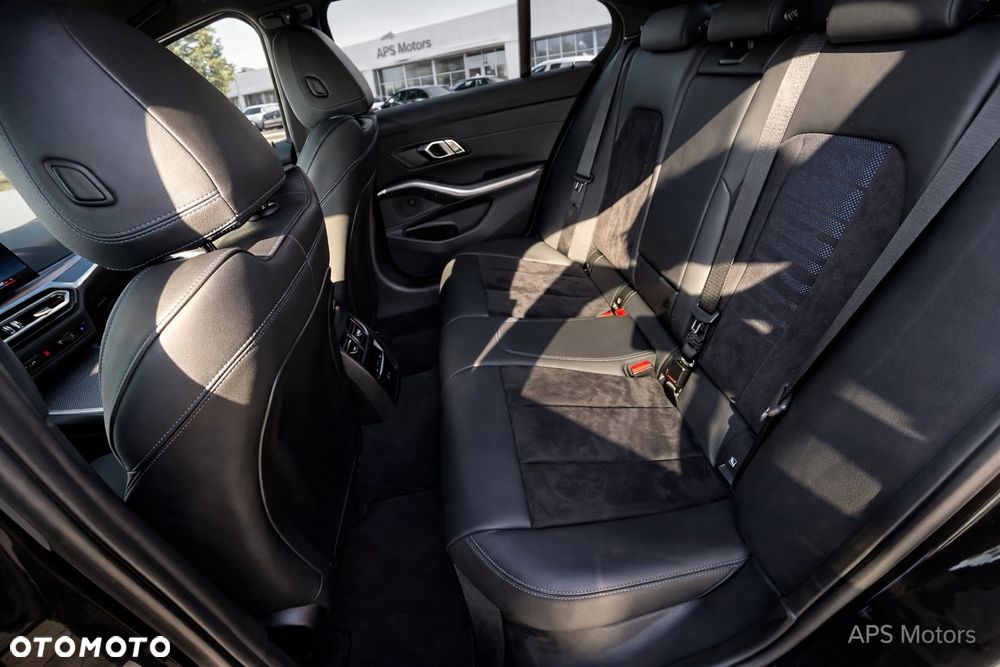 BMW Seria 3 318i M Sport - 15