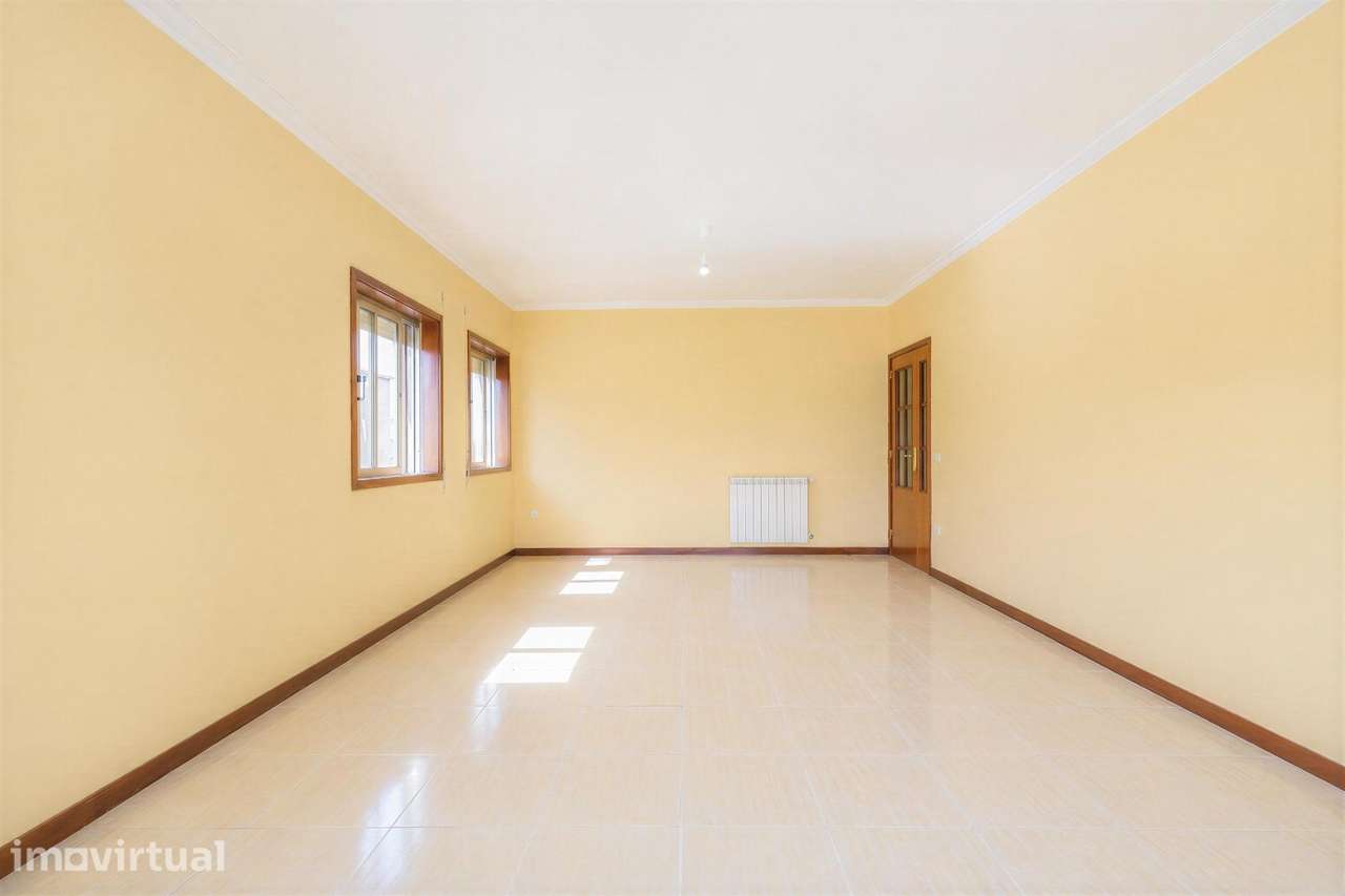 Apartamento T3 com Duas Garagens Fechadas em Águas Santas, Maia - Grande imagem: 4/41