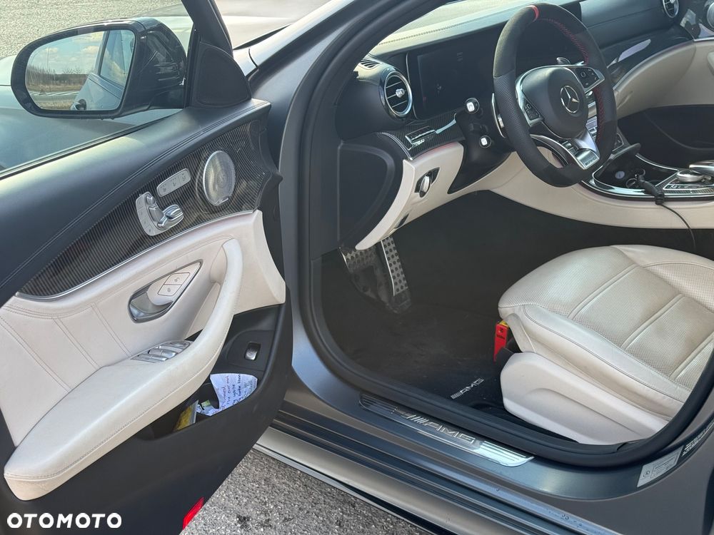 Mercedes-Benz Klasa E AMG 63 S 4Matic AMG Speedshift 9G-MCT Edition 1 - 32
