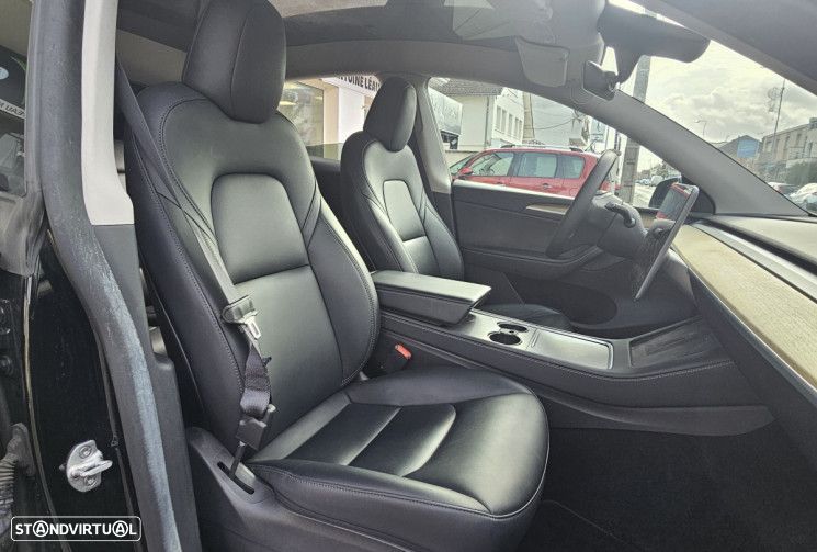 Tesla Model Y Long Range Dual Motor AWD - 2