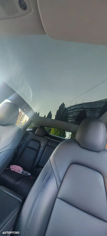 Tesla Model Y Long Range Dual Motor AWD - 8