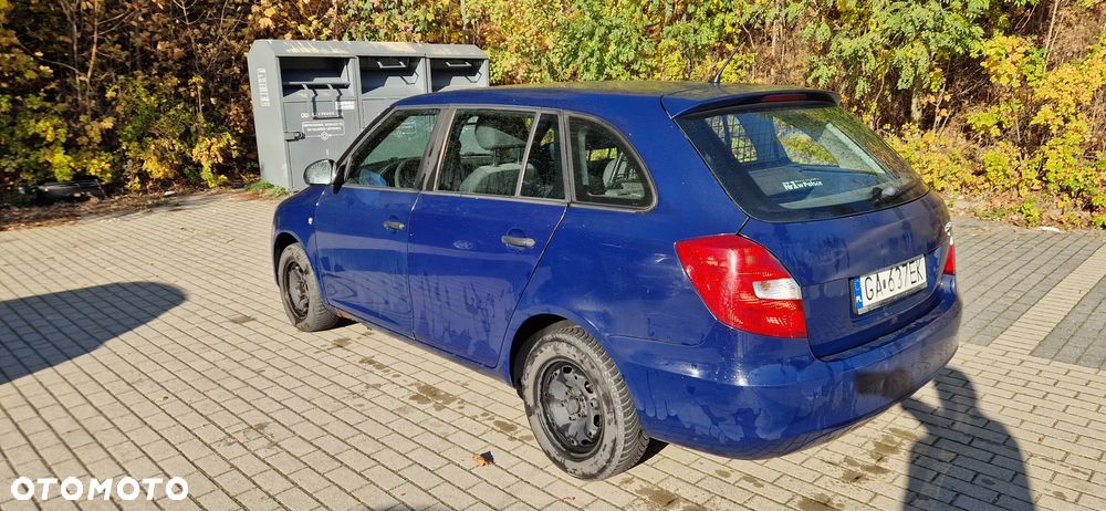Skoda Fabia 2010 photo 3