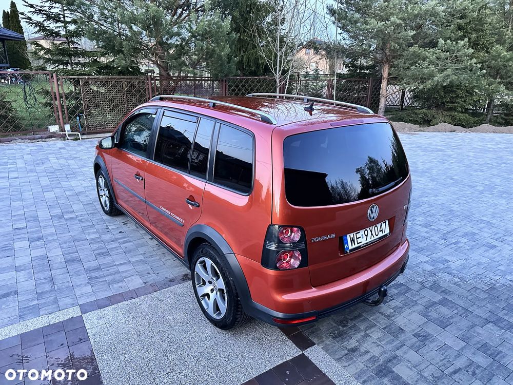 Volkswagen Touran 1.4 TSI Cross - 3