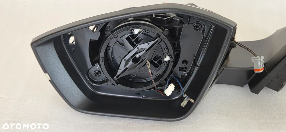 LUSTERKO LEWE 15+2PIN SKODA OCTAVIA IV 2019- 5E4857407K - 2